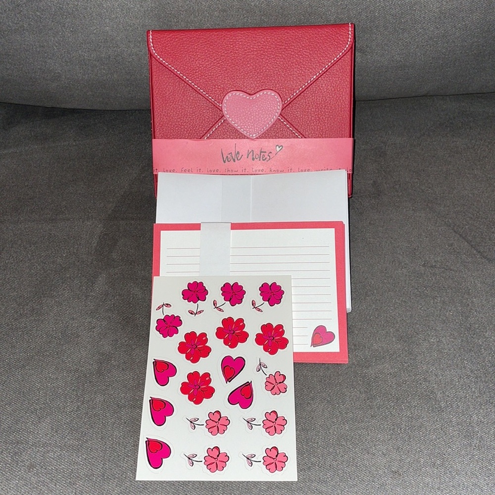 NEW.  LOVE NOTES.  Bath & body works.